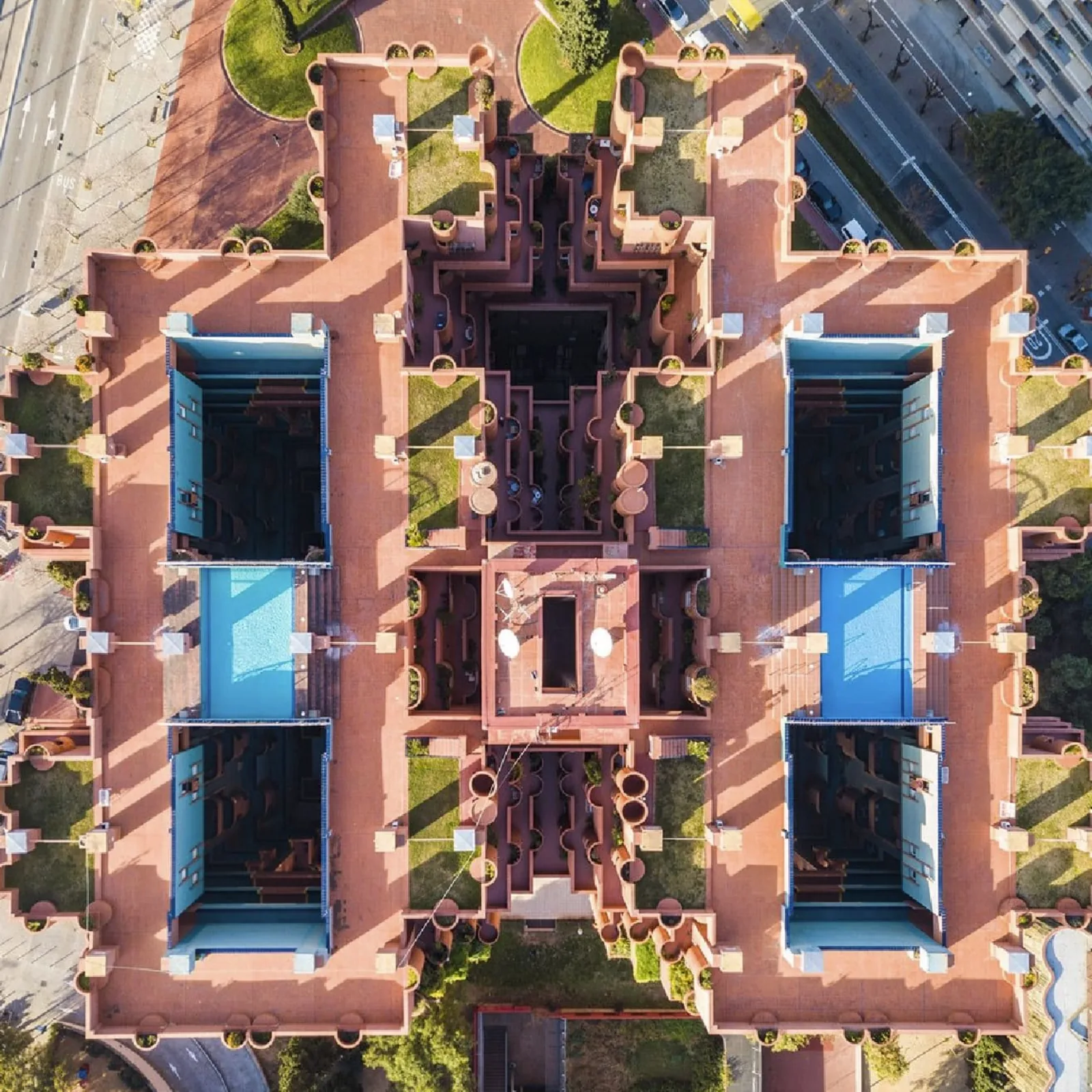 Tomas aéreas con drone sobre Medellín